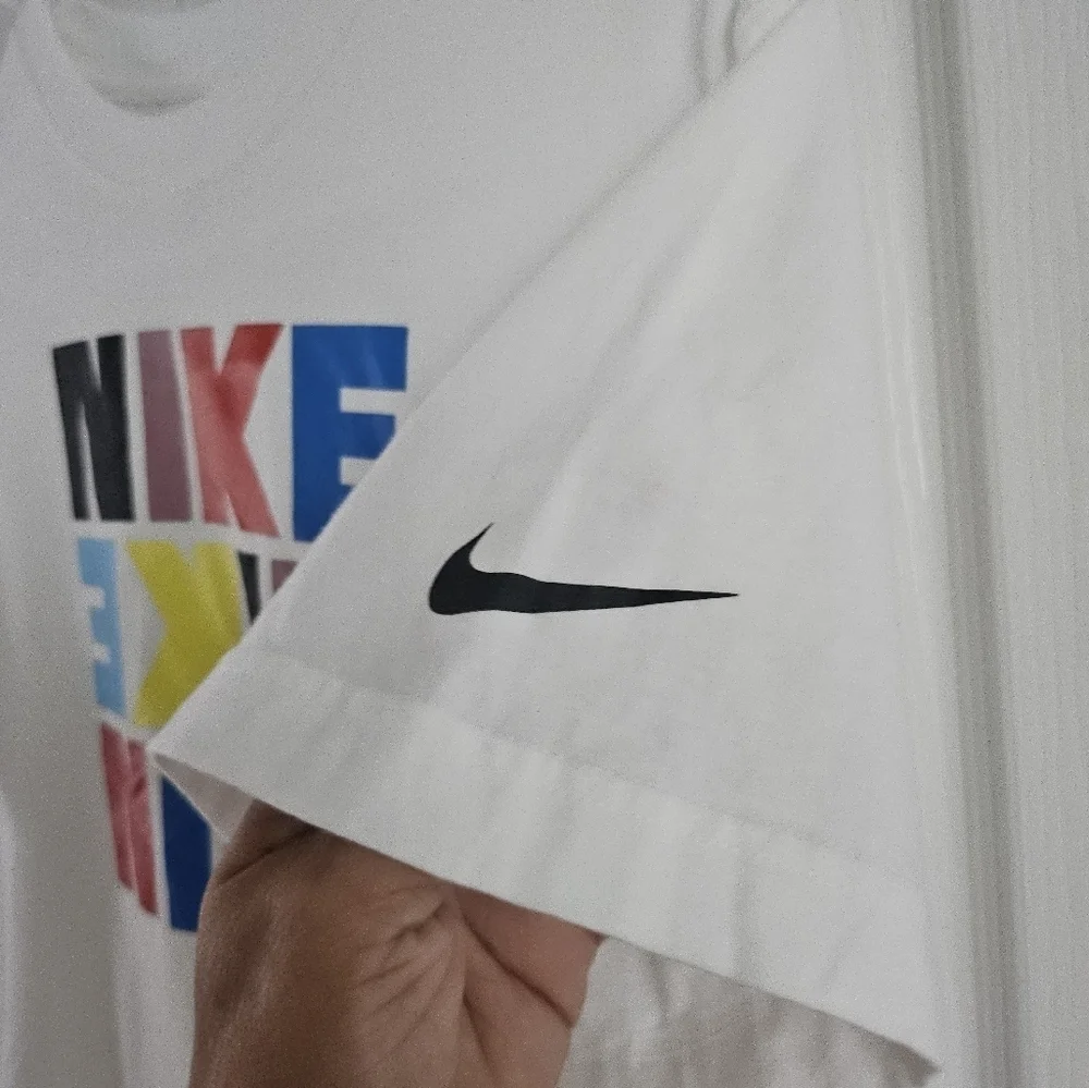 Nike White Graphic Junior T-Shirt Loose Fit Size Large.